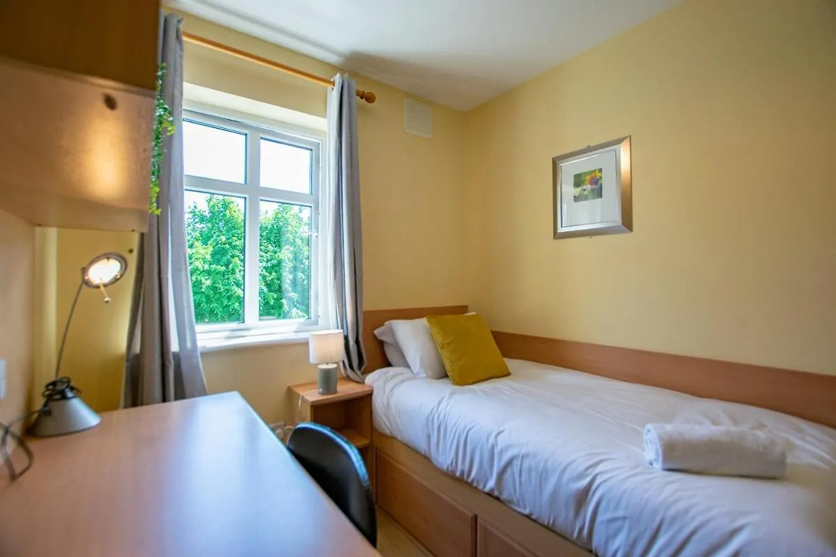 Central 4-Bedroom Home, Galway 0*,