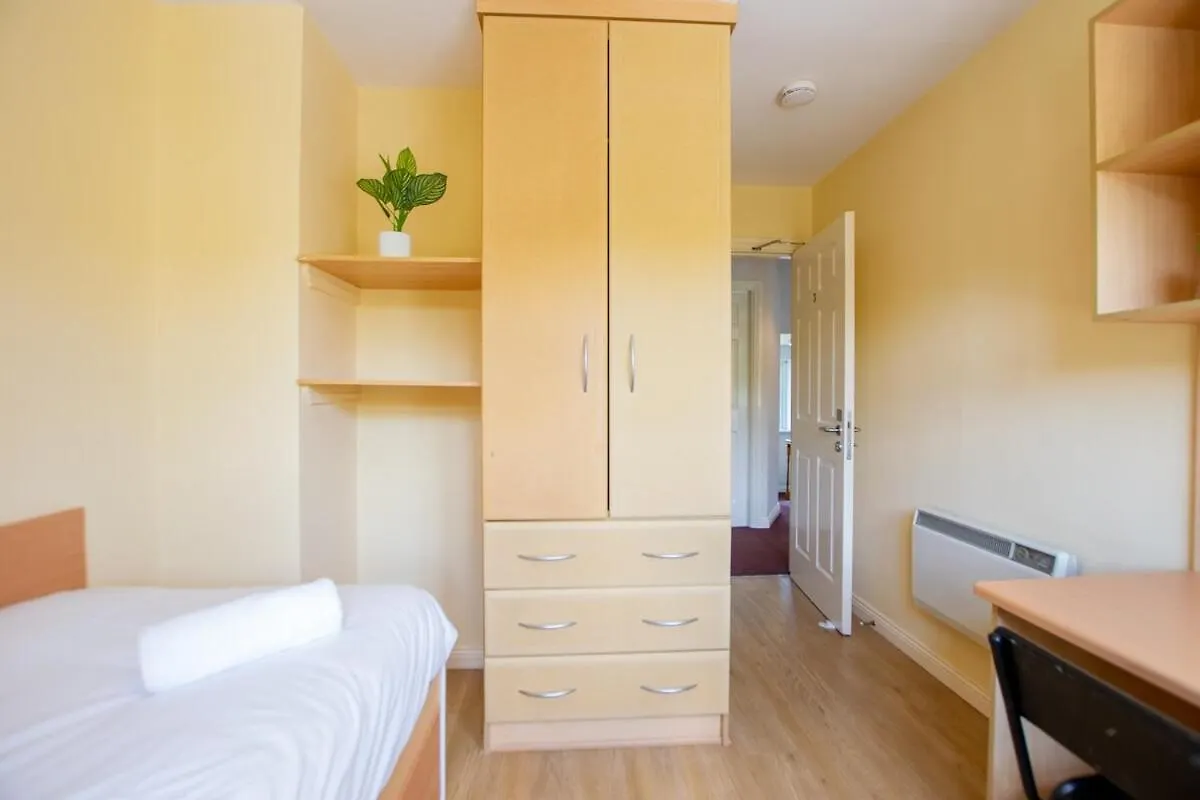 Central 4-Bedroom Home, Голуэй Ирландия