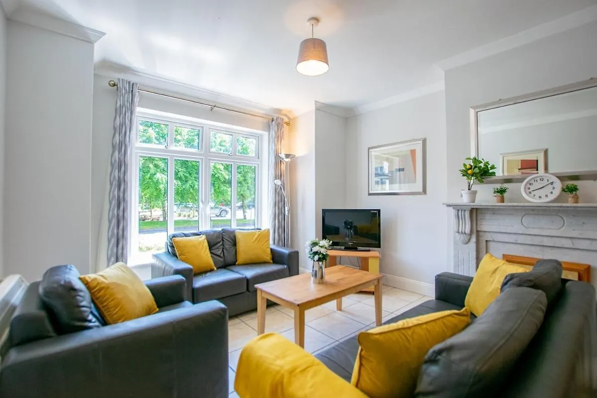 Central 4-Bedroom Home, Galway location